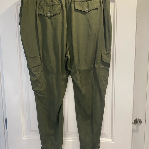 Boutique size 1XL plus size army green lightweight jogger pants JCPenney - Picture 2 of 8